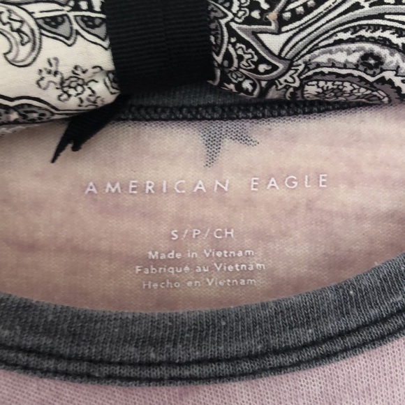 American Eagle distressed lilac T-Shirt size Small - Picture 3 of 4